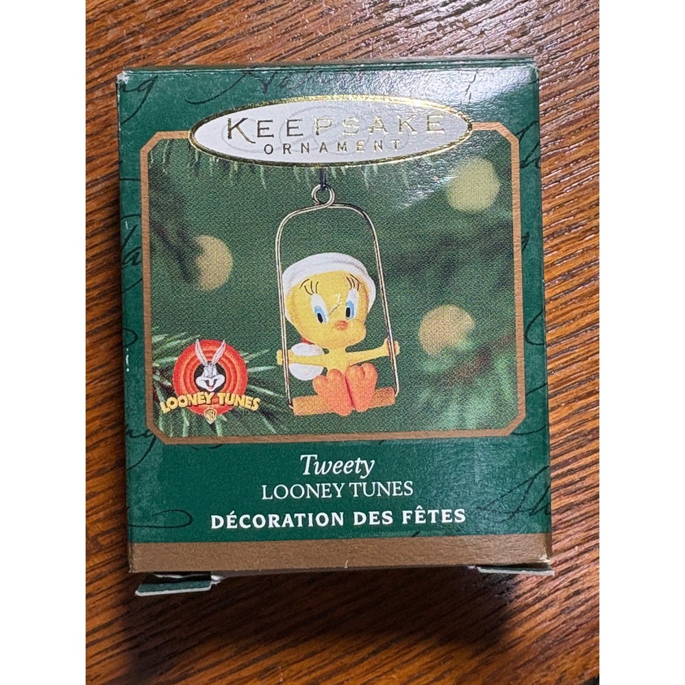 Hallmark Keepsake 2000 Tweety Bird Looney Tunes Santa Hat Swing Ornament QXM5305